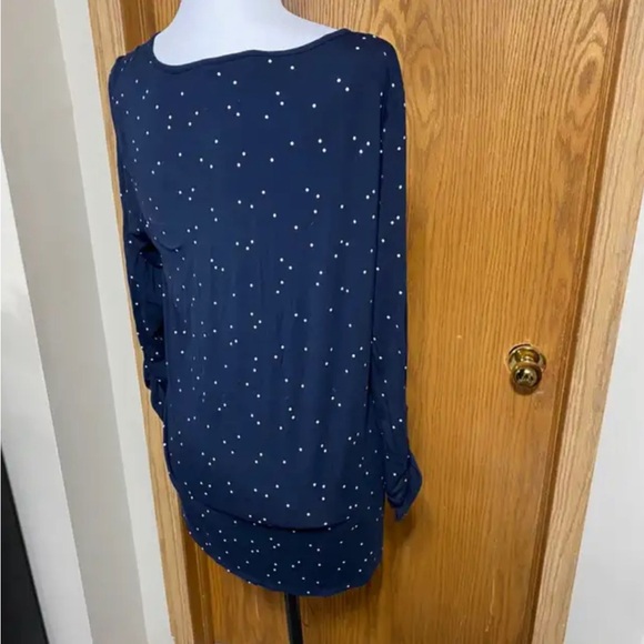 Blue & white polka dot shirt so soft - Picture 4 of 5